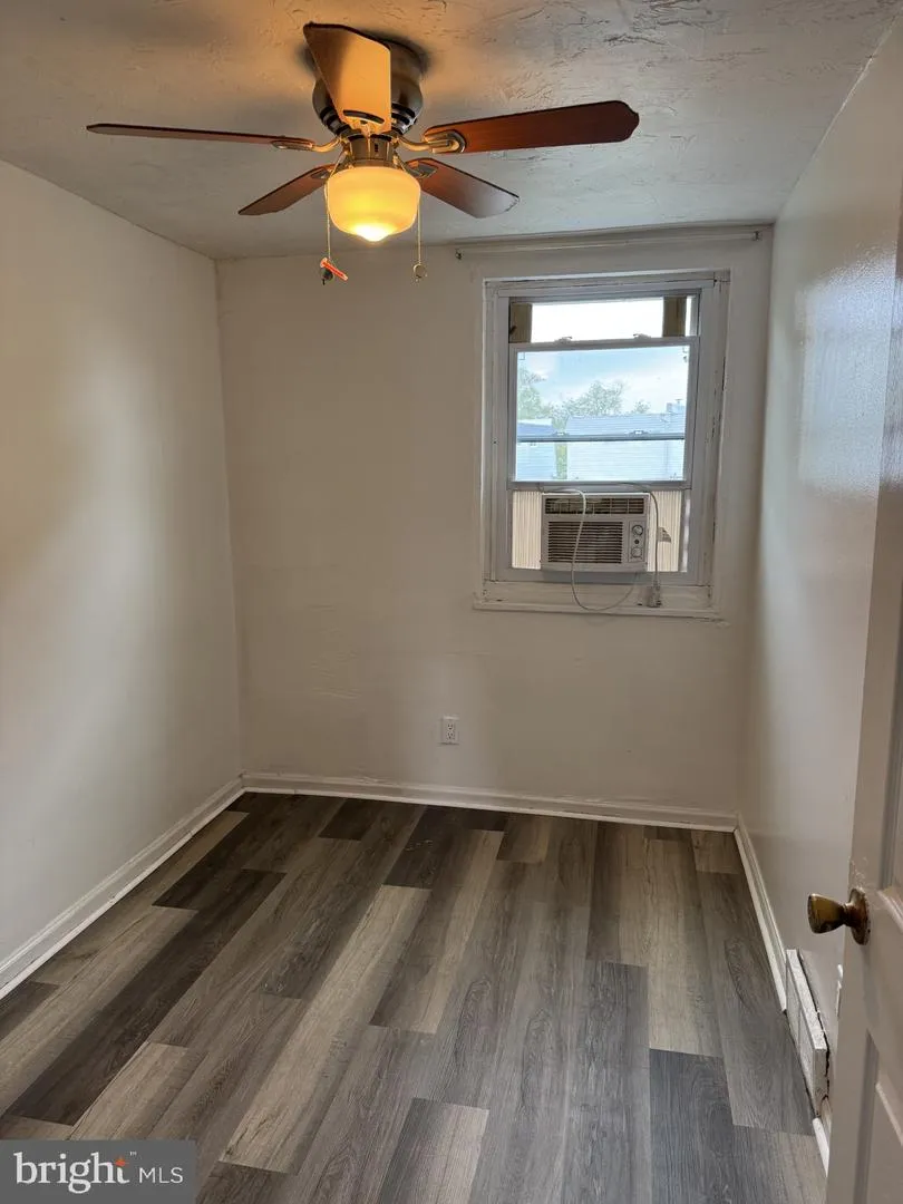 927 GRANT ROAD Folcroft, PA 19032