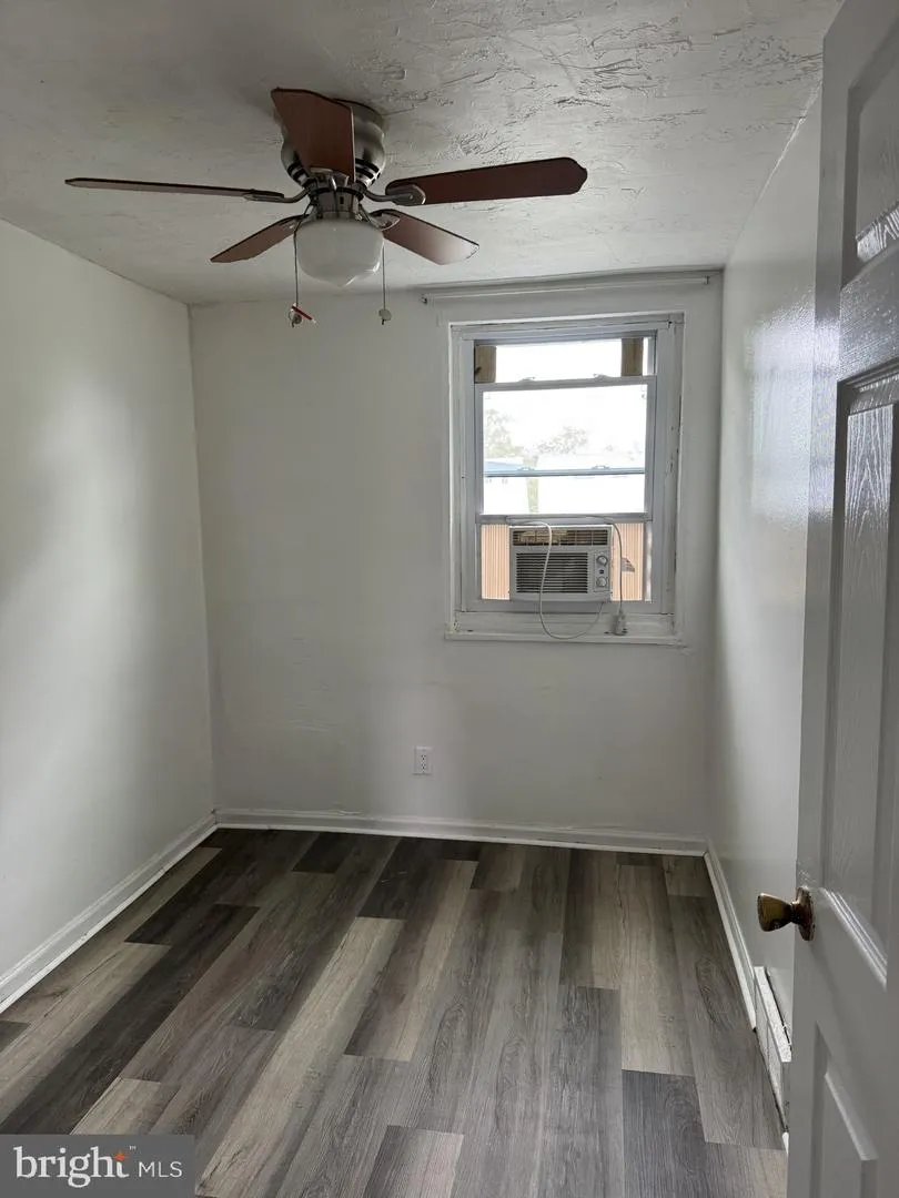 927 GRANT ROAD Folcroft, PA 19032