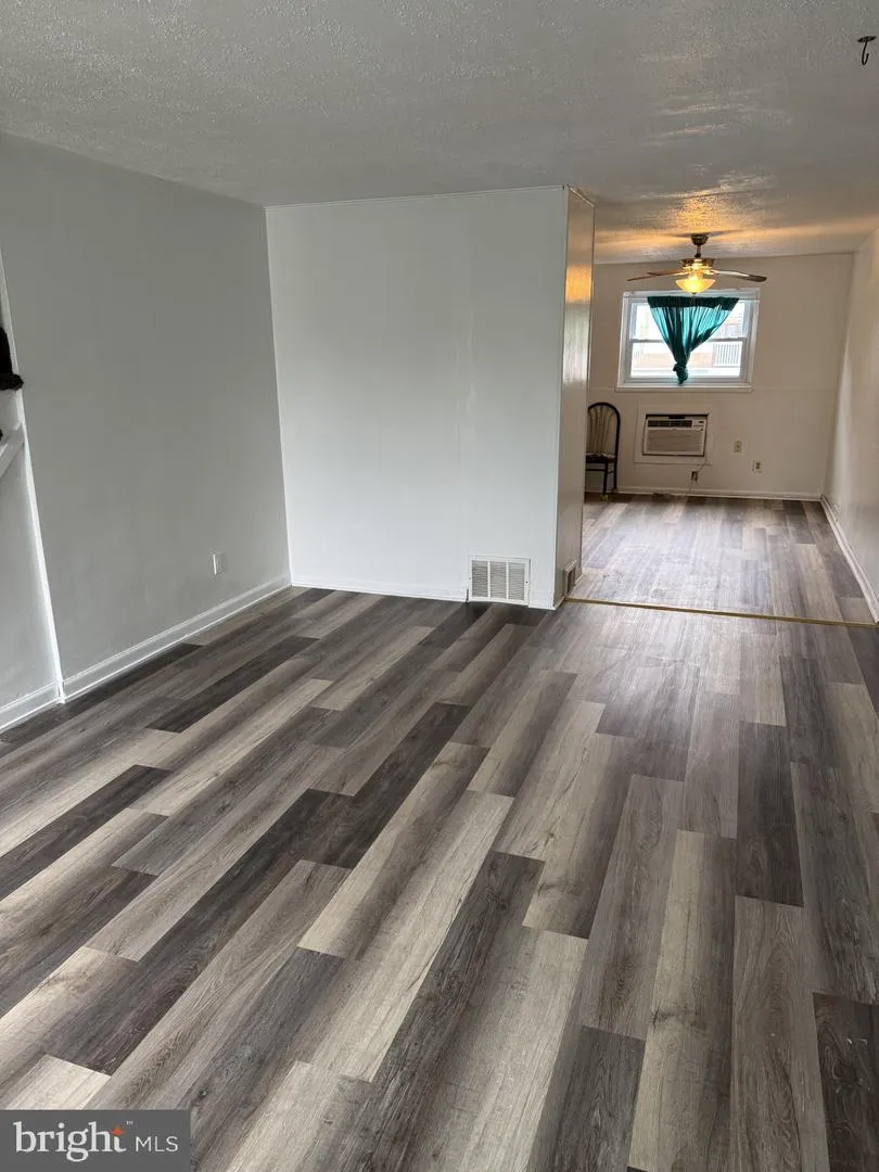 927 GRANT ROAD Folcroft, PA 19032
