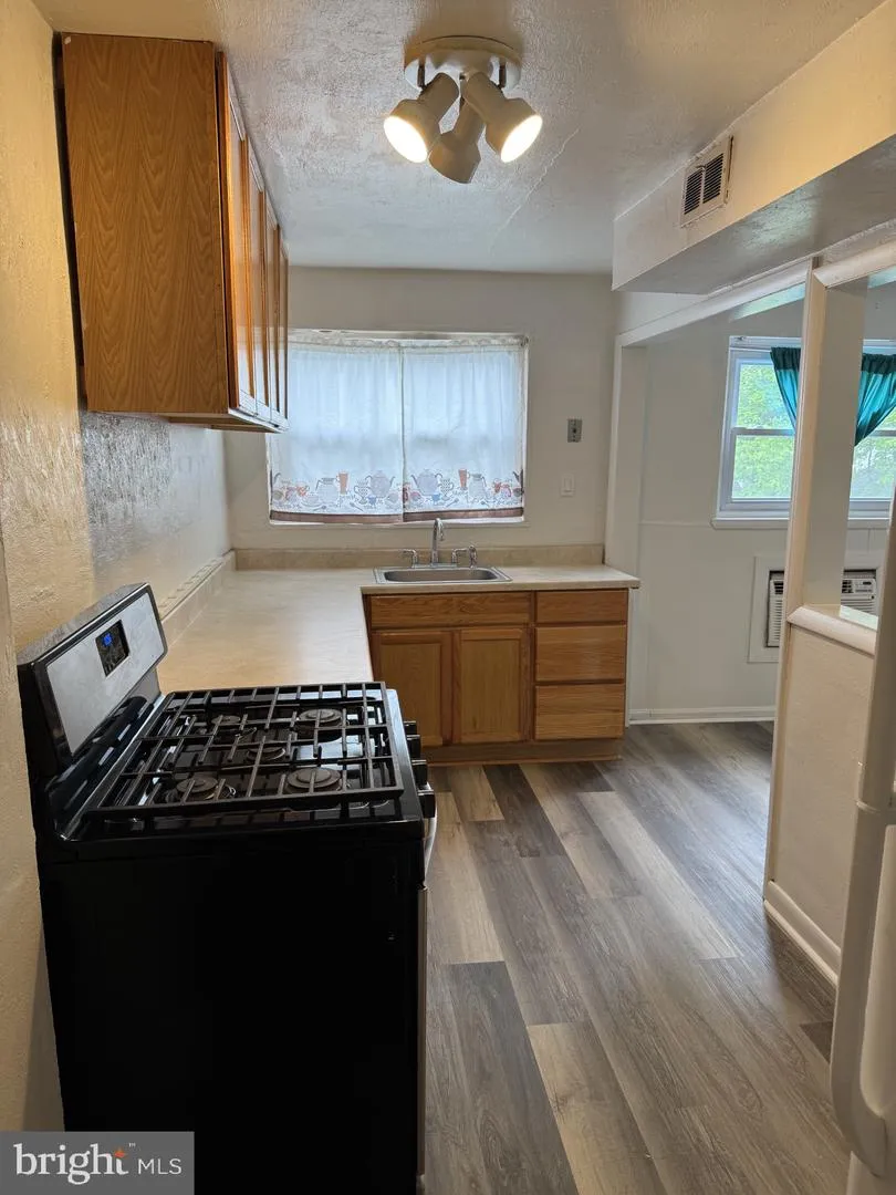 927 GRANT ROAD Folcroft, PA 19032