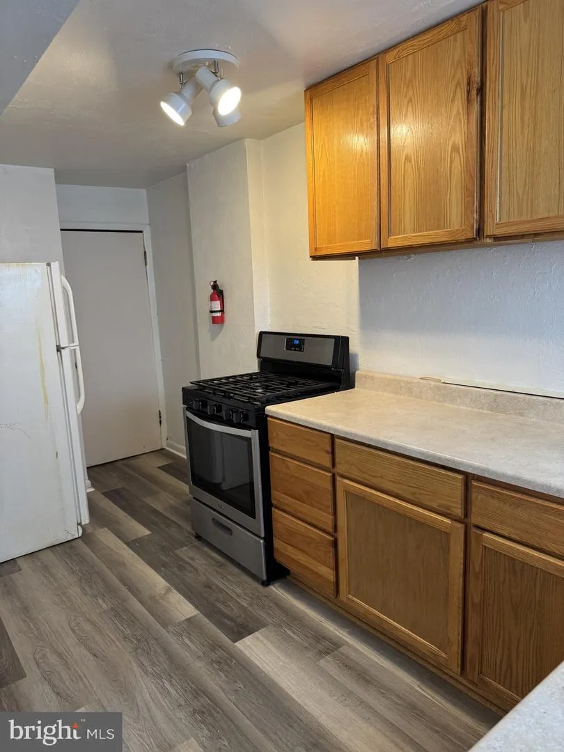 927 GRANT ROAD Folcroft, PA 19032