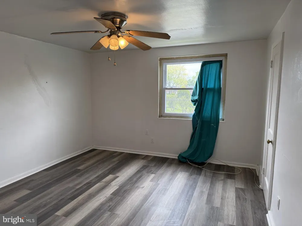 927 GRANT ROAD Folcroft, PA 19032