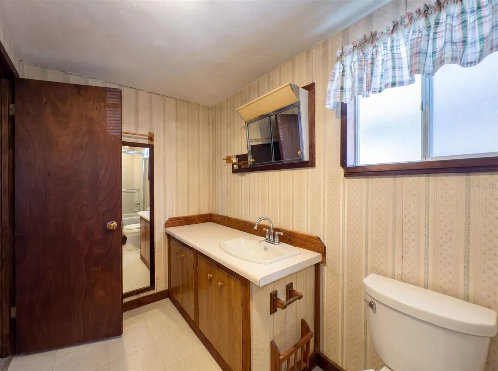 1385 BENDER AVENUE Daytona Beach, FL 32117