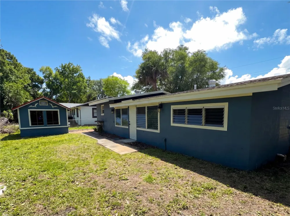 1385 BENDER AVENUE Daytona Beach, FL 32117