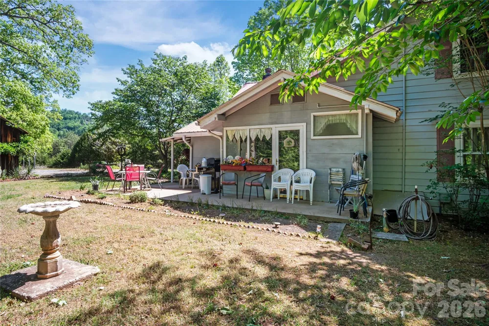 283 Constant Lane Columbus, NC 28722