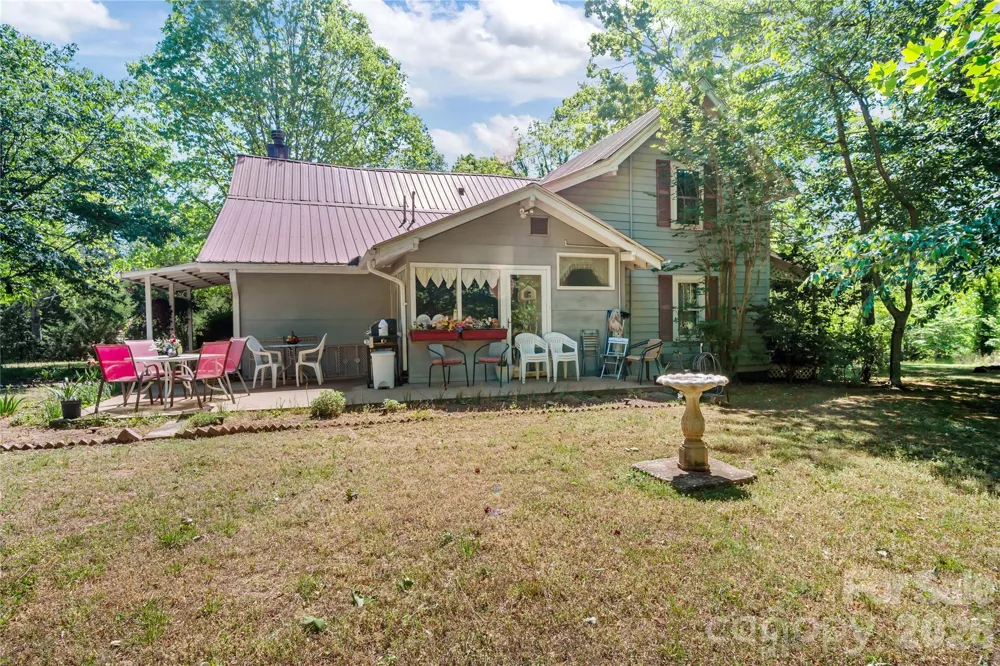 283 Constant Lane Columbus, NC 28722
