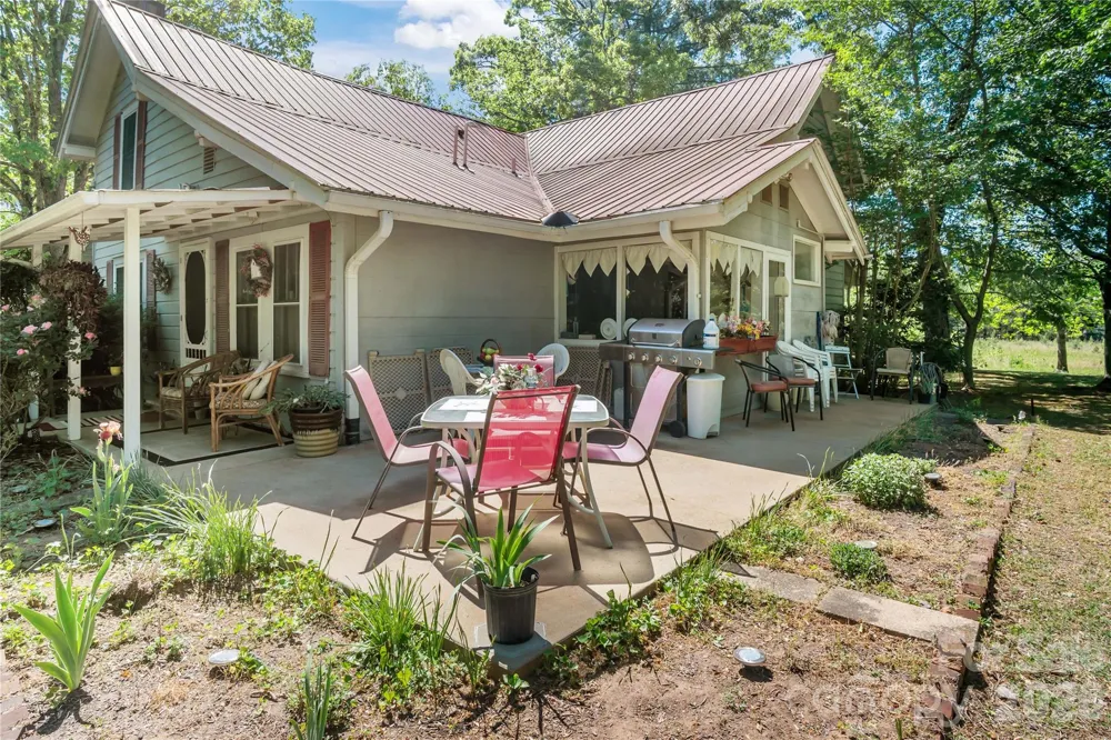 283 Constant Lane Columbus, NC 28722