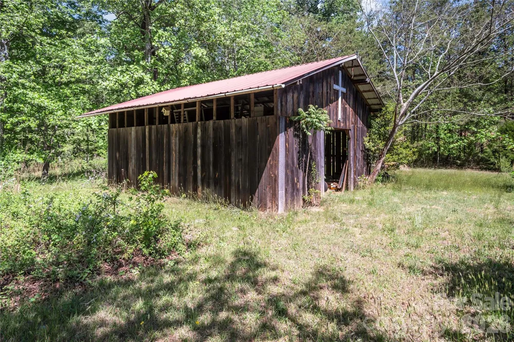 283 Constant Lane Columbus, NC 28722