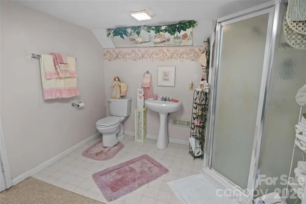 283 Constant Lane Columbus, NC 28722