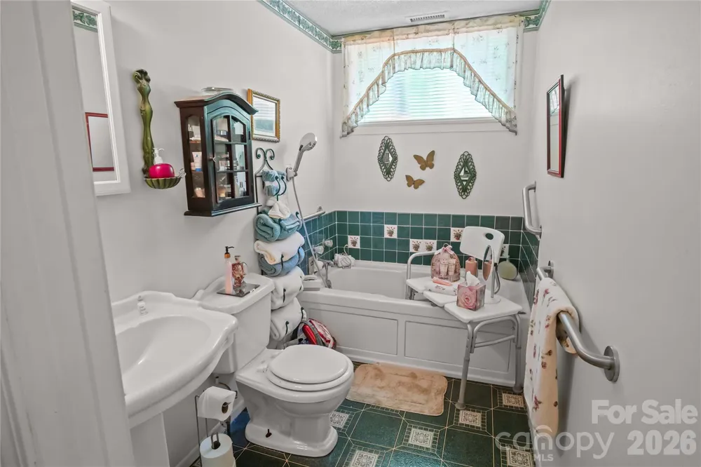 283 Constant Lane Columbus, NC 28722