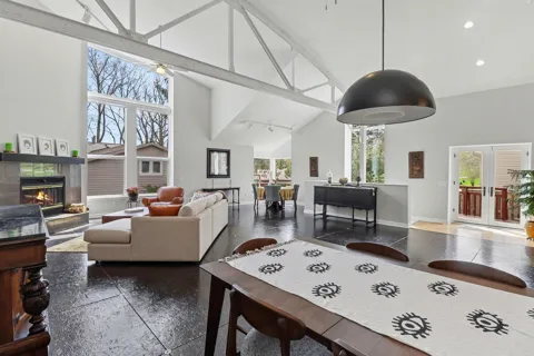 1906 Old Orchard Court