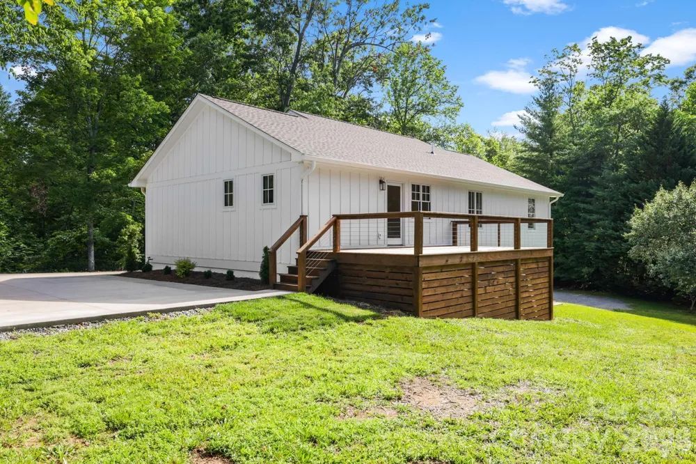 316 Big Raven Lane Saluda, NC 28773