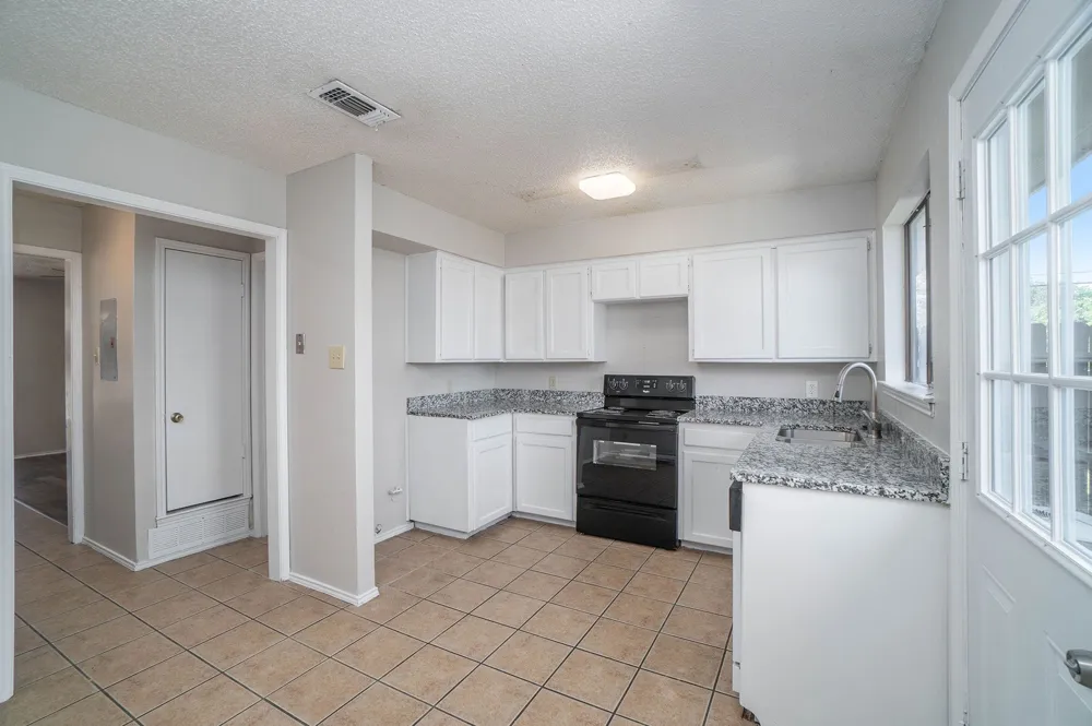 3301 Aurora Street #B Haltom City, TX 76117