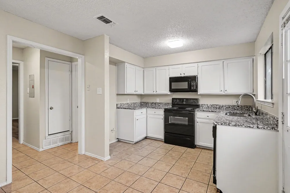 3301 Aurora Street #B Haltom City, TX 76117