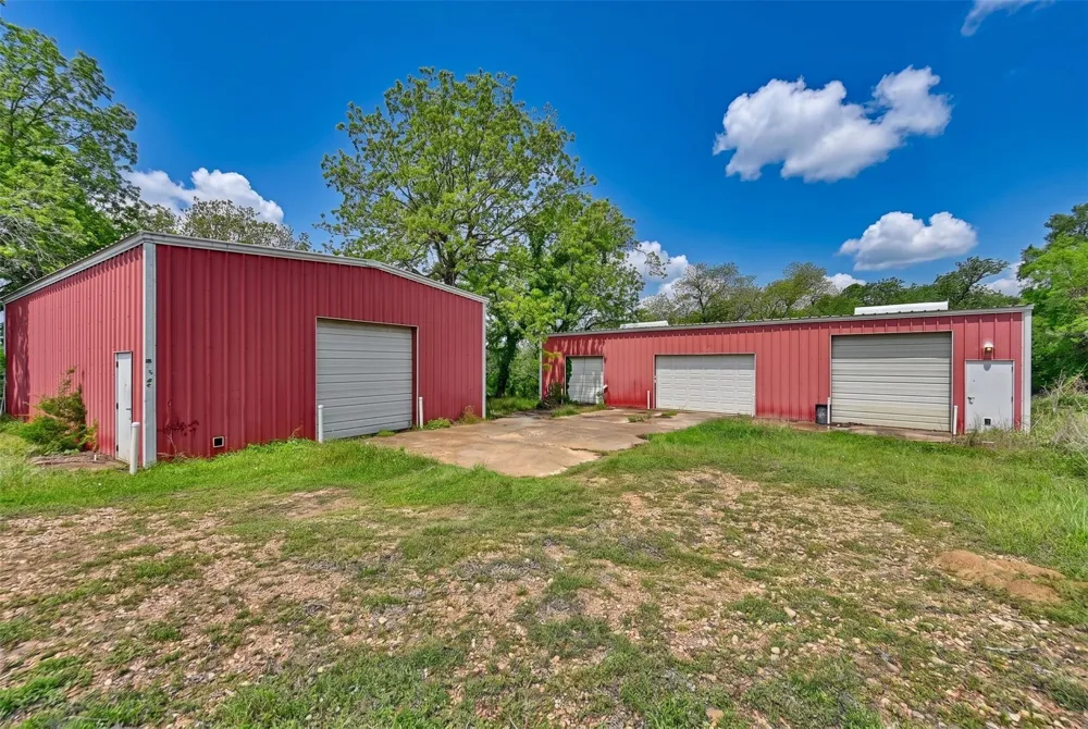 144 Century Lane Bellville, TX 77418