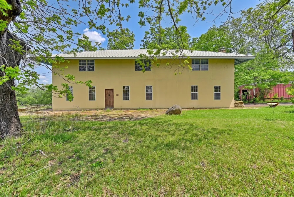 144 Century Lane Bellville, TX 77418