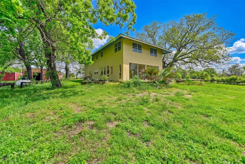 144 Century Lane Bellville, TX 77418