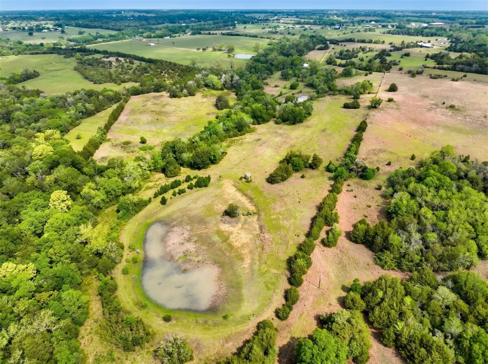 144 Century Lane Bellville, TX 77418