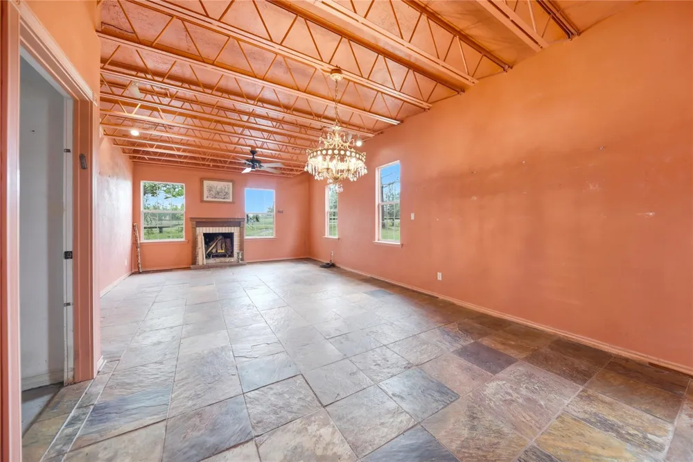 144 Century Lane Bellville, TX 77418