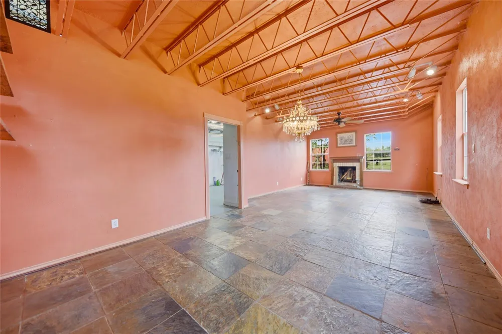 144 Century Lane Bellville, TX 77418