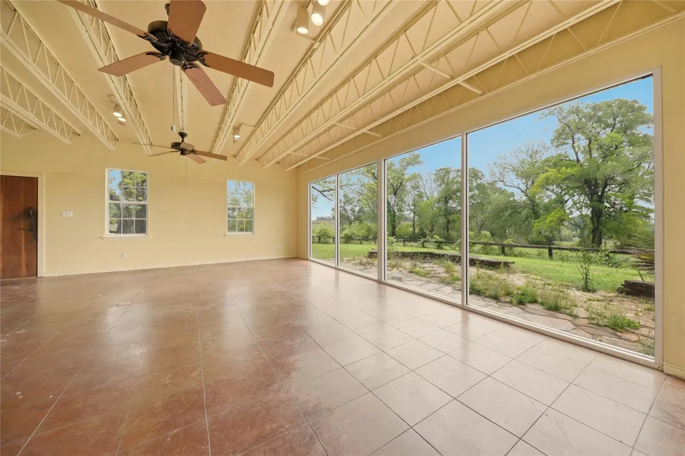 144 Century Lane Bellville, TX 77418