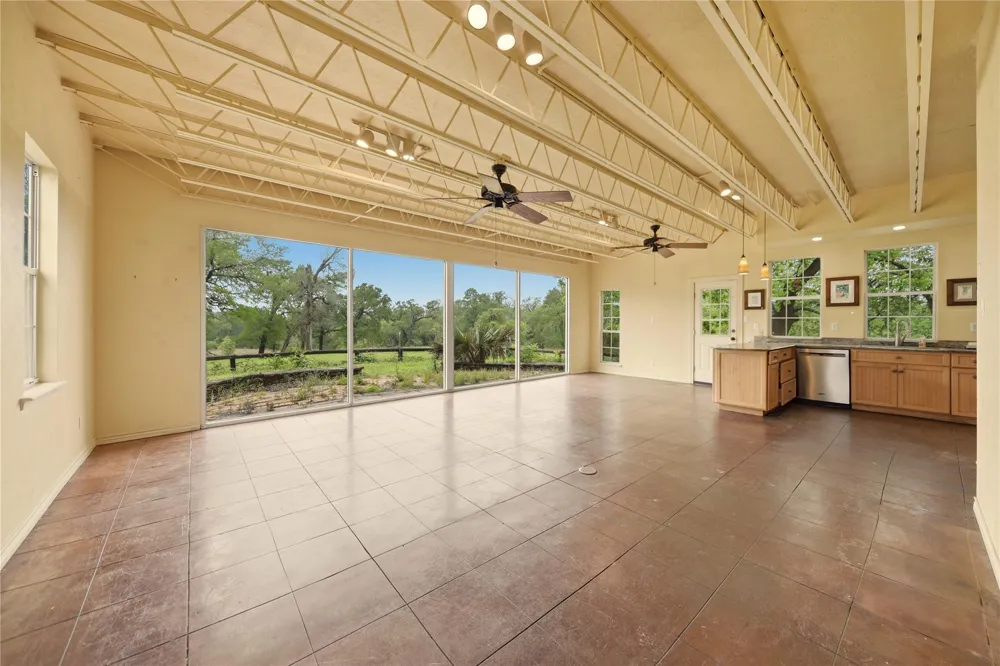 144 Century Lane Bellville, TX 77418