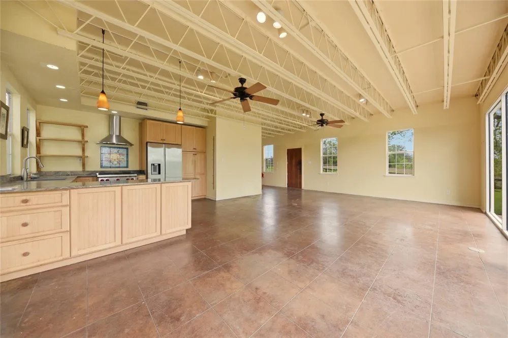 144 Century Lane Bellville, TX 77418