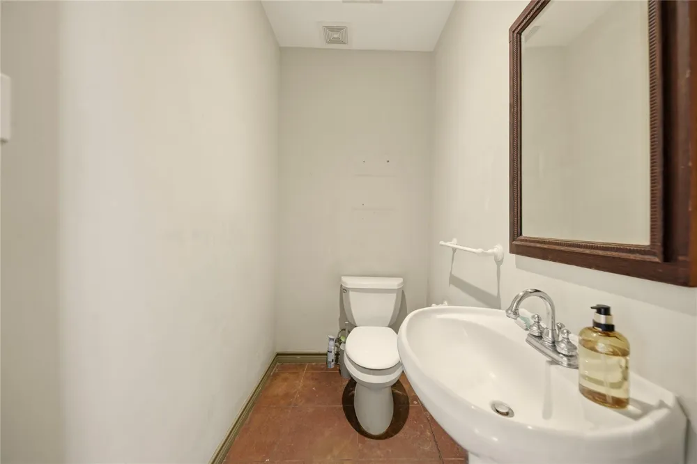 144 Century Lane Bellville, TX 77418