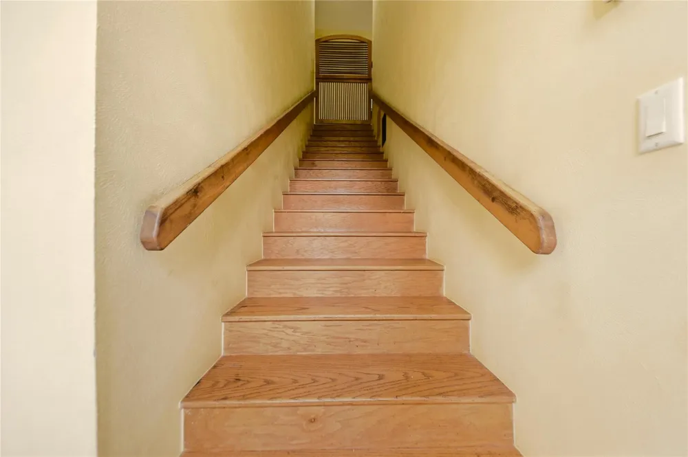 144 Century Lane Bellville, TX 77418