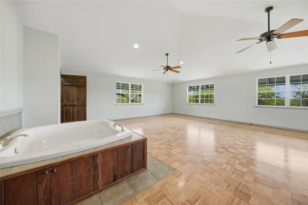 144 Century Lane Bellville, TX 77418