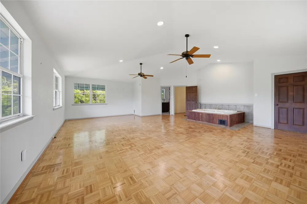 144 Century Lane Bellville, TX 77418
