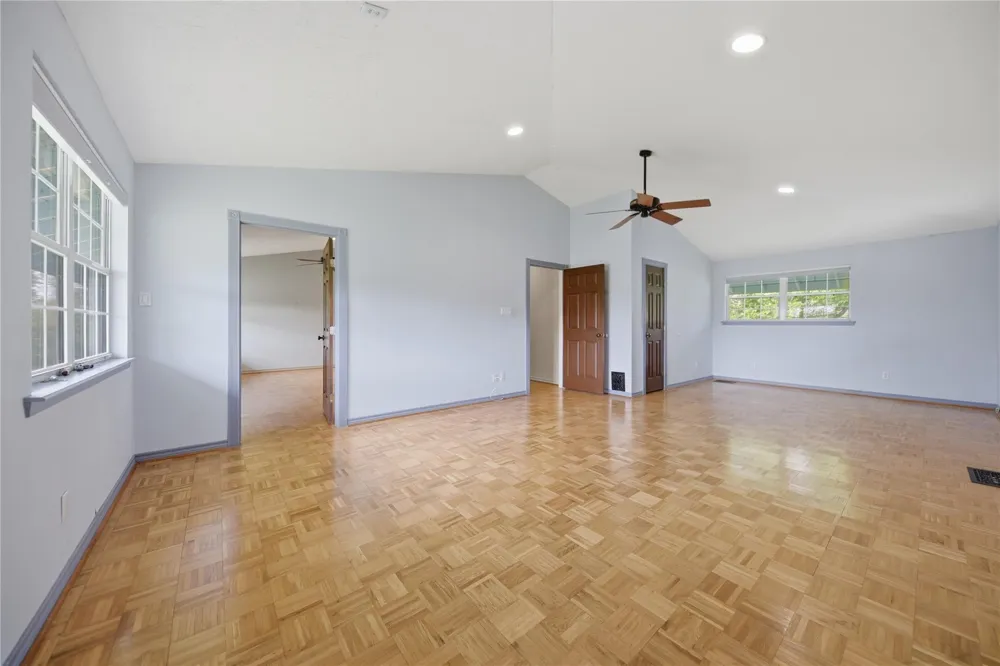 144 Century Lane Bellville, TX 77418