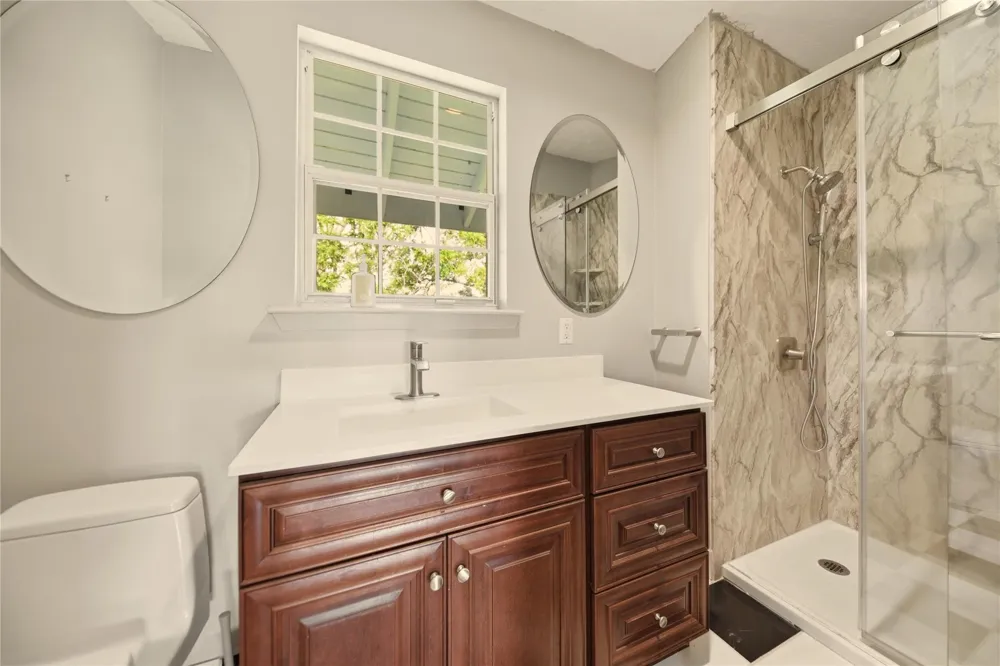 144 Century Lane Bellville, TX 77418