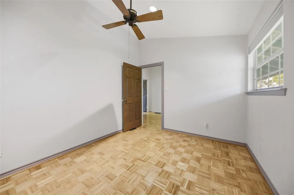 144 Century Lane Bellville, TX 77418