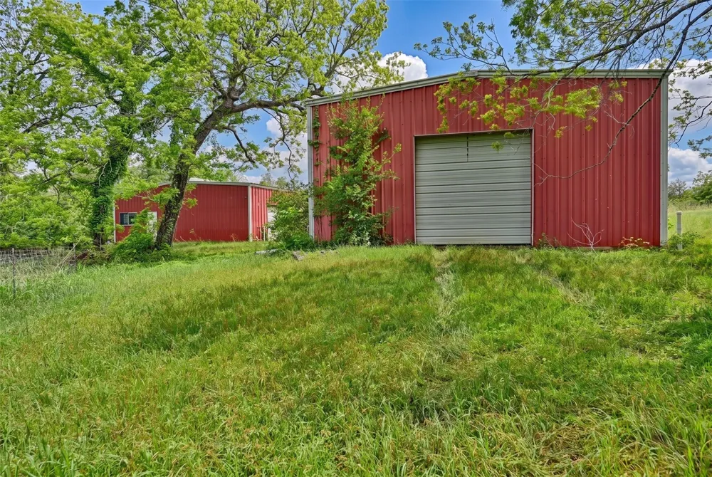 144 Century Lane Bellville, TX 77418