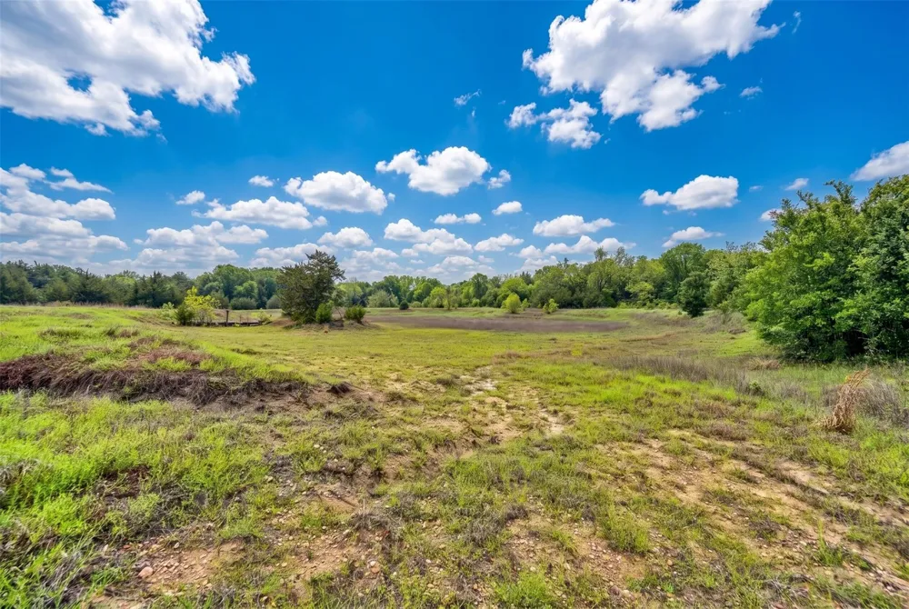 144 Century Lane Bellville, TX 77418
