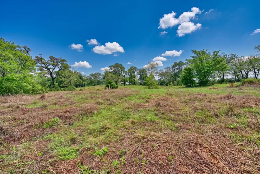 144 Century Lane Bellville, TX 77418