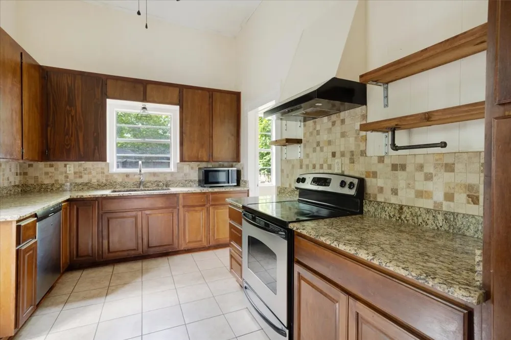 310 E 3rd St. Mt Pleasant, TX 75455