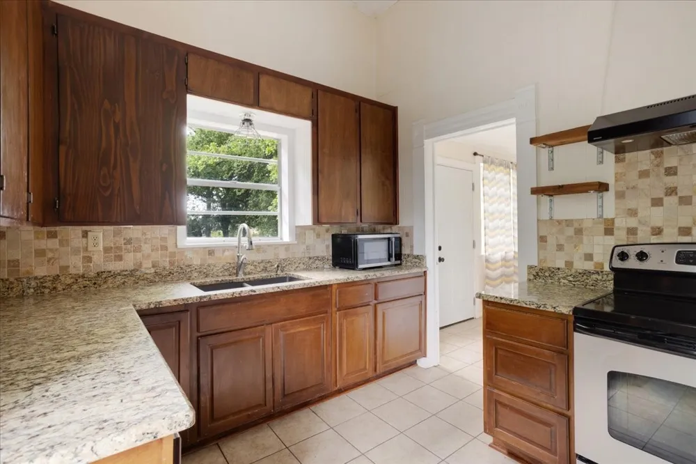 310 E 3rd St. Mt Pleasant, TX 75455