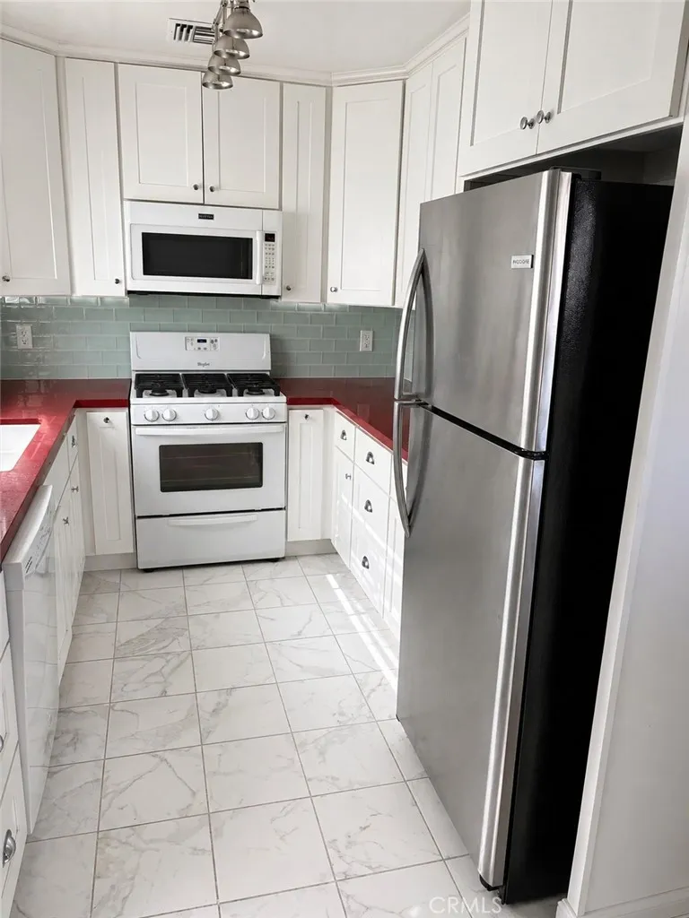 611 W Walnut Orange, CA 92868