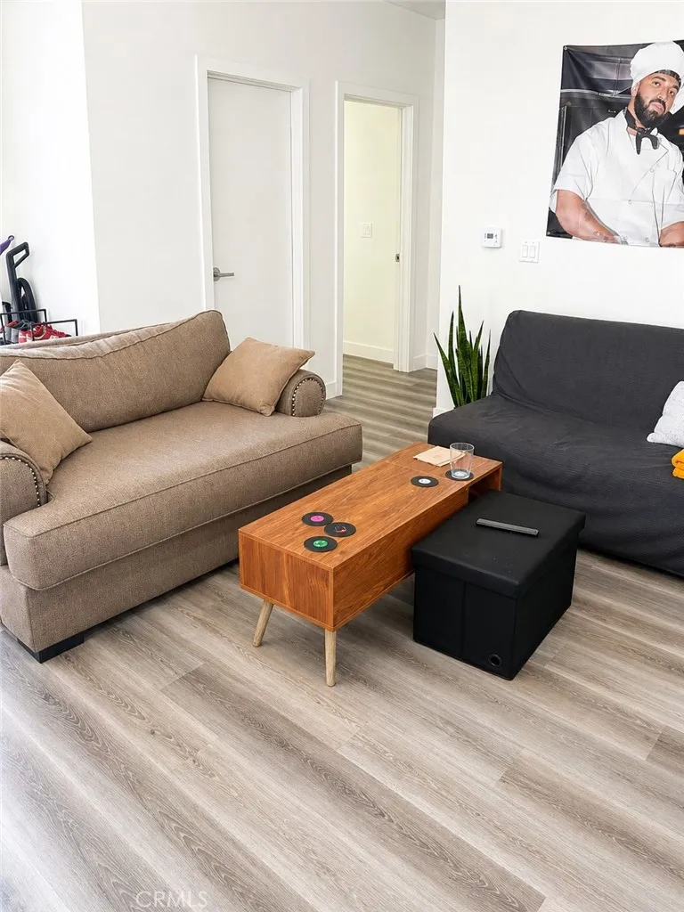 611 W Walnut Orange, CA 92868