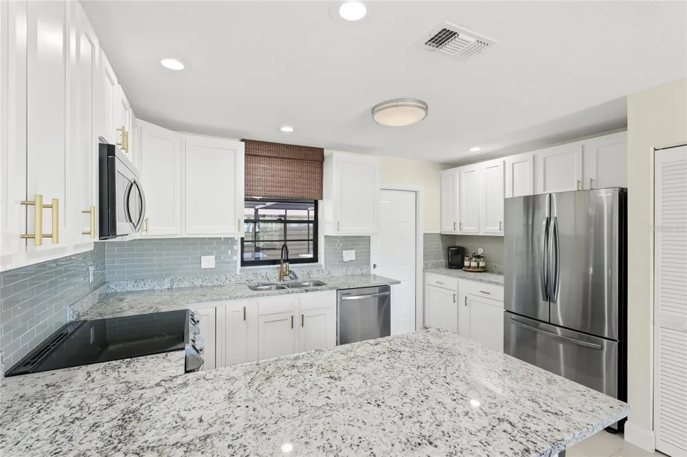 6513 29TH AVENUE W Bradenton, FL 34209