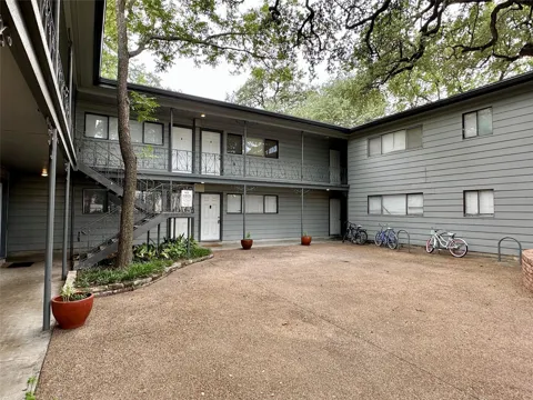 803 W 28th Street #106