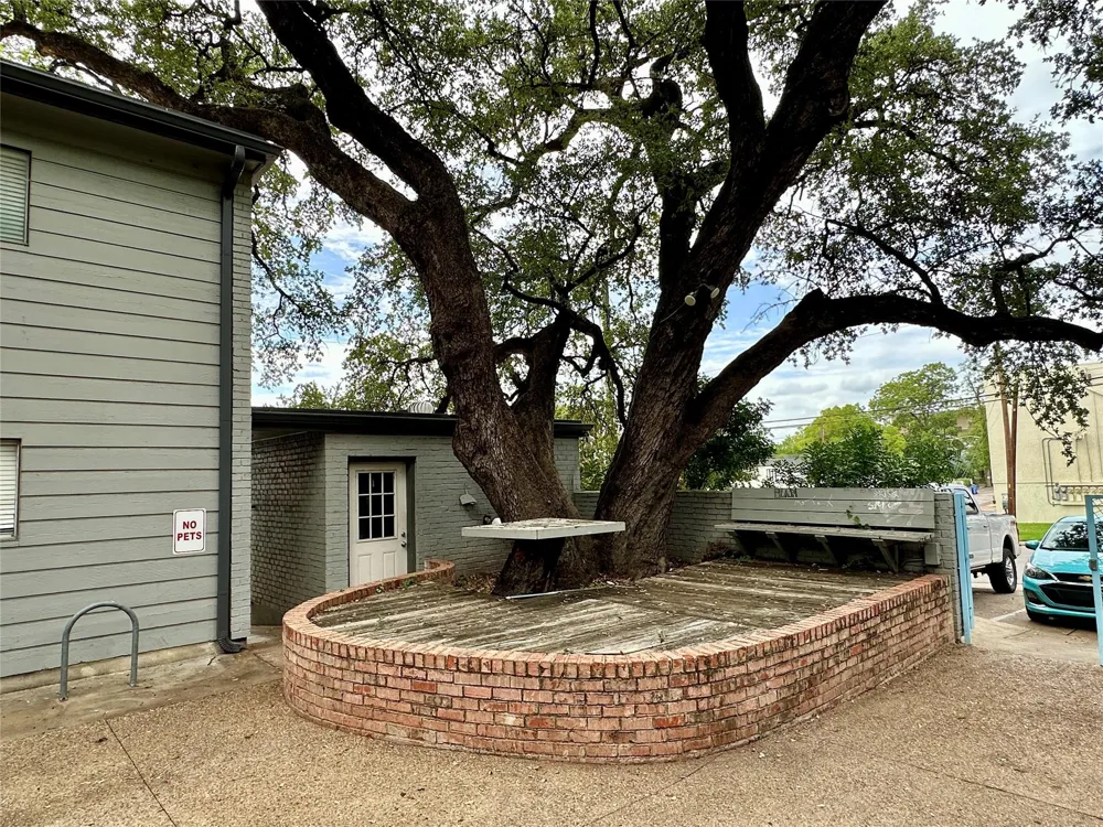 803 W 28th Street #106 Austin, TX 78705