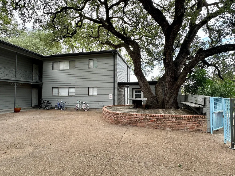 803 W 28th Street #106 Austin, TX 78705