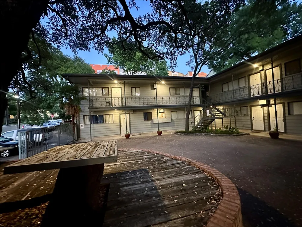 803 W 28th Street #106 Austin, TX 78705