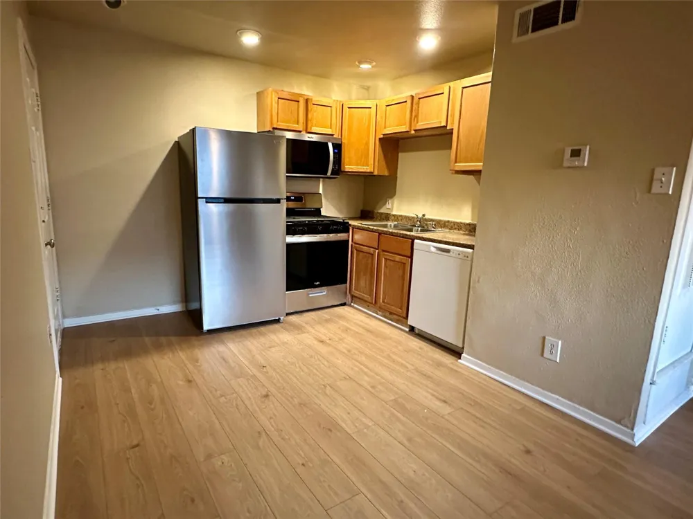 803 W 28th Street #106 Austin, TX 78705