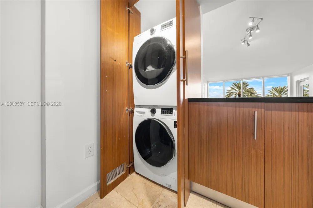 10275 Collins Ave #327 Bal Harbour, FL 33154