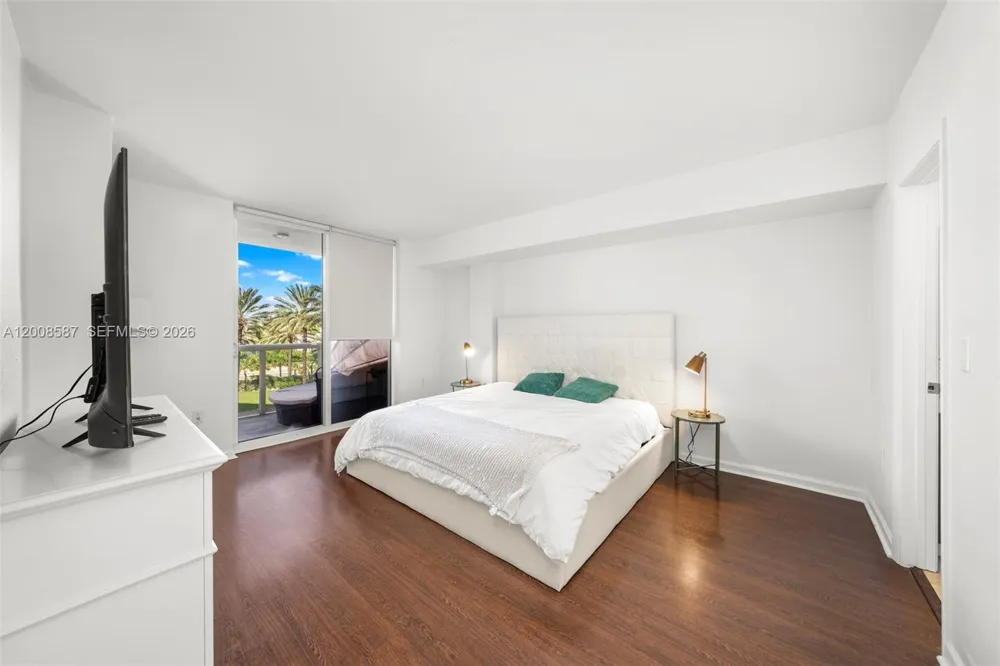 10275 Collins Ave #327 Bal Harbour, FL 33154