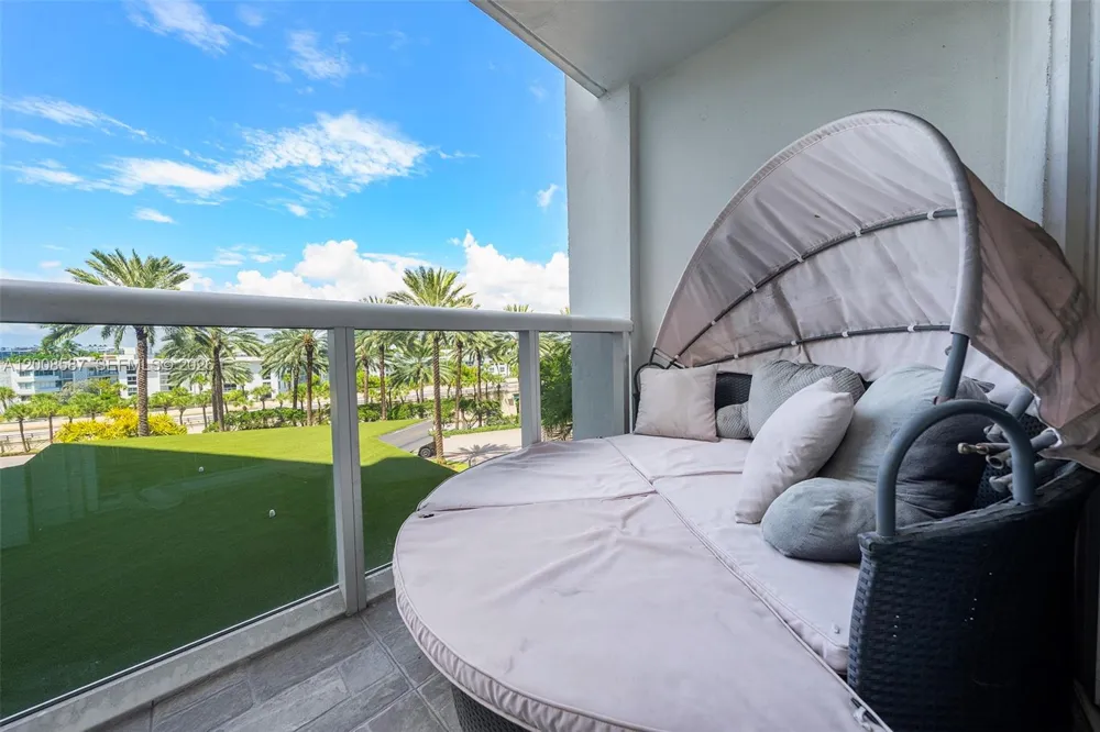 10275 Collins Ave #327 Bal Harbour, FL 33154